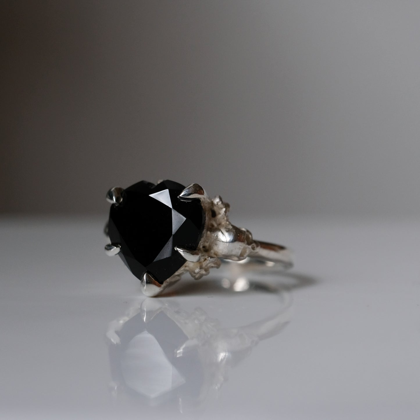 ERZULIE black spinel ring