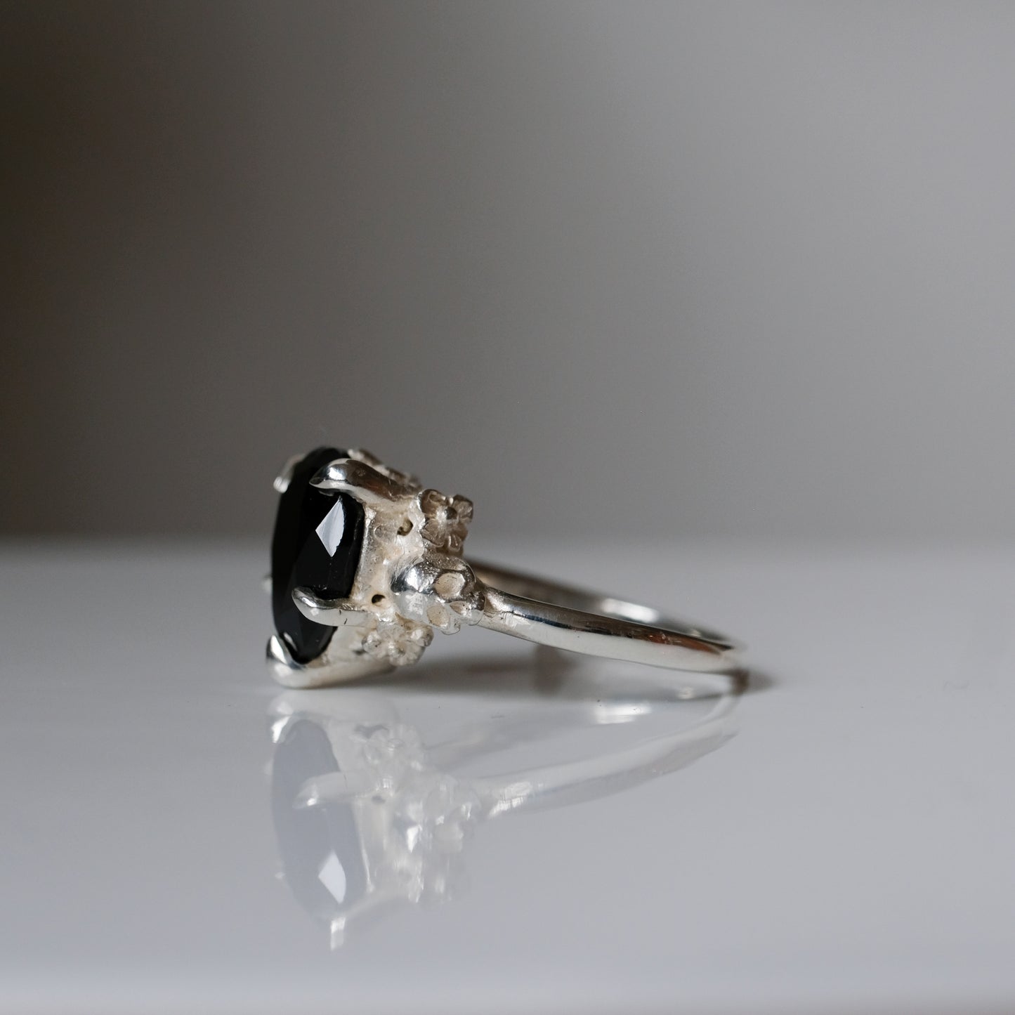 ERZULIE black spinel ring