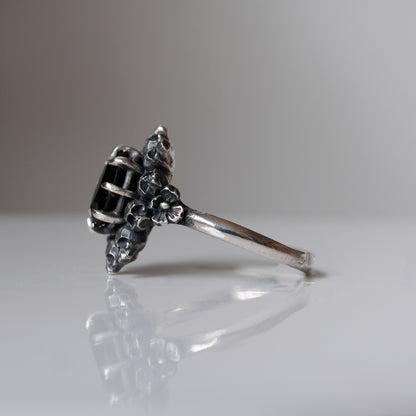 PATES black spinel halo ring