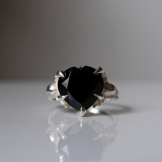 ERZULIE black spinel ring