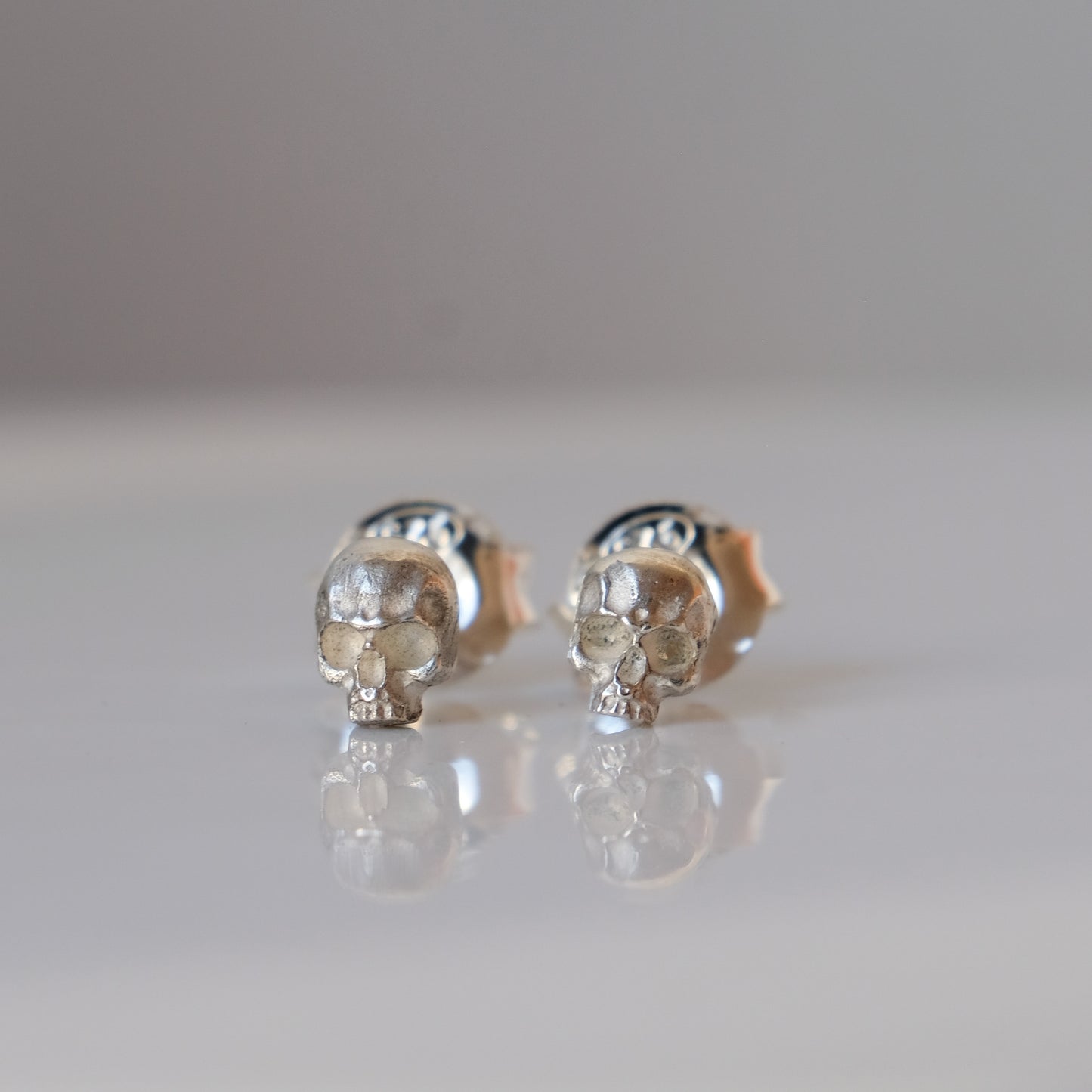 SKULL studs