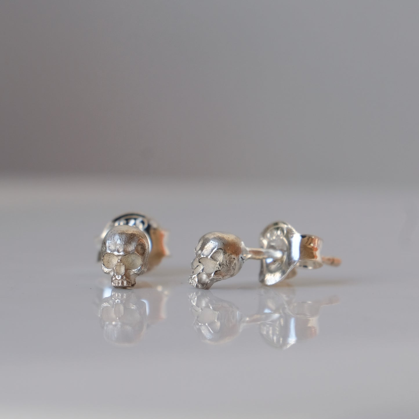 SKULL studs