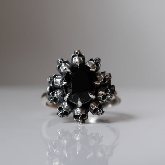 PATES black spinel halo ring