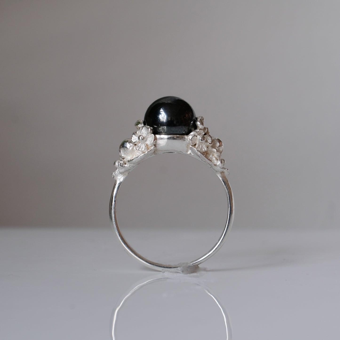 IMMORTELLE II hematite ring