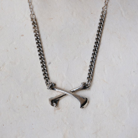 CROSSBONES necklace