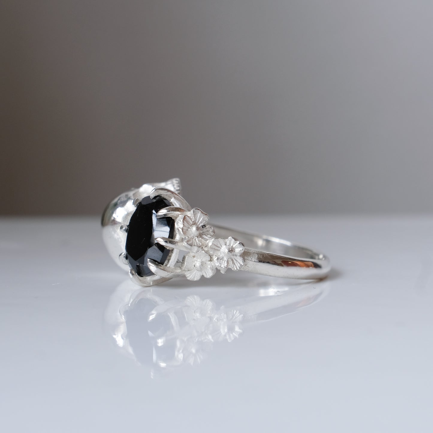 VANITAS black spinel ring