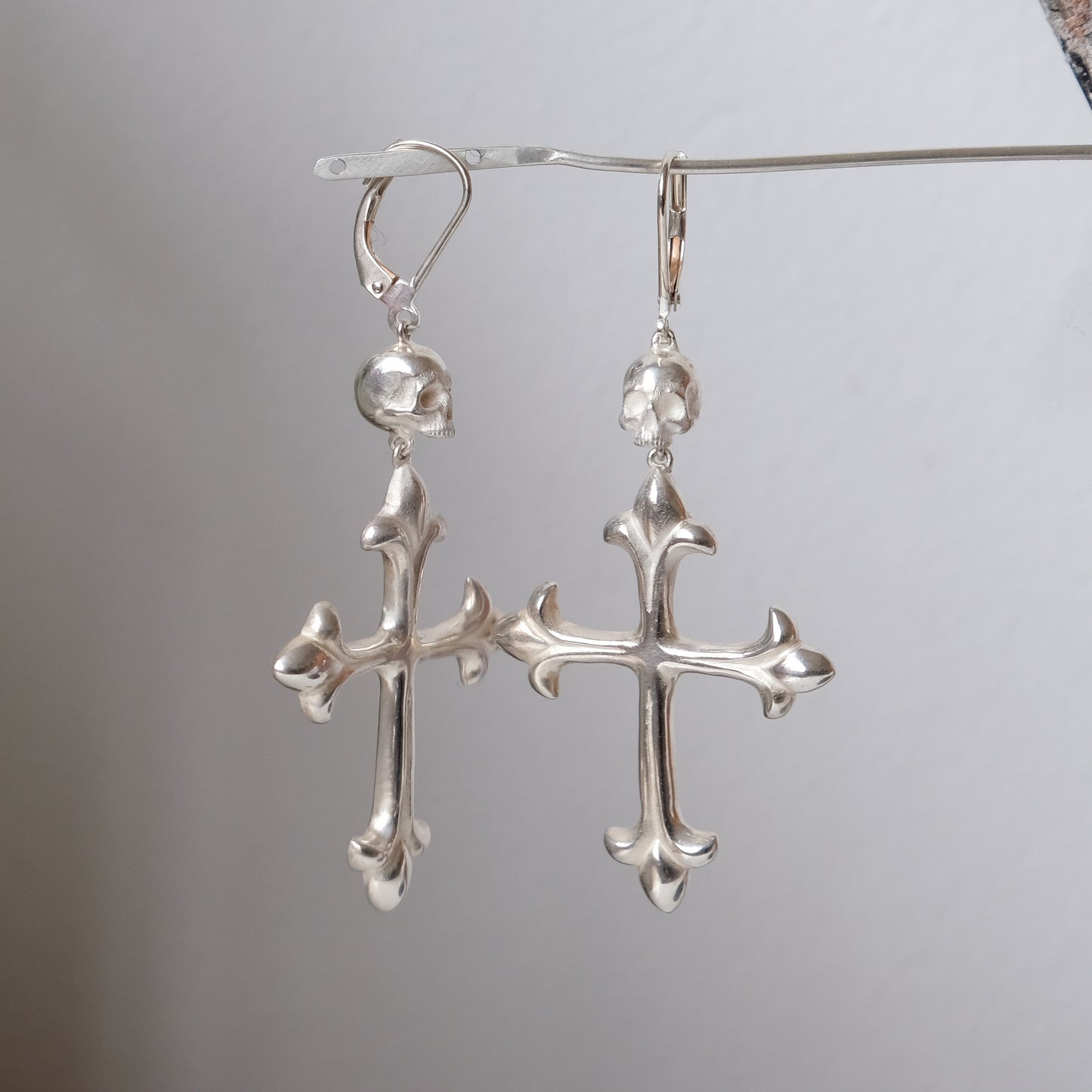 JOAN skull earrings