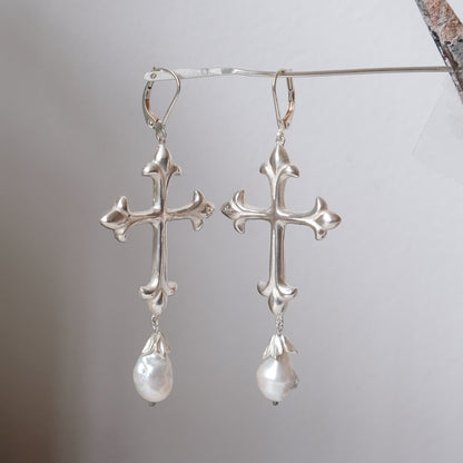 JOAN pearl earrings