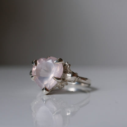 ERZULIE rose quartz ring