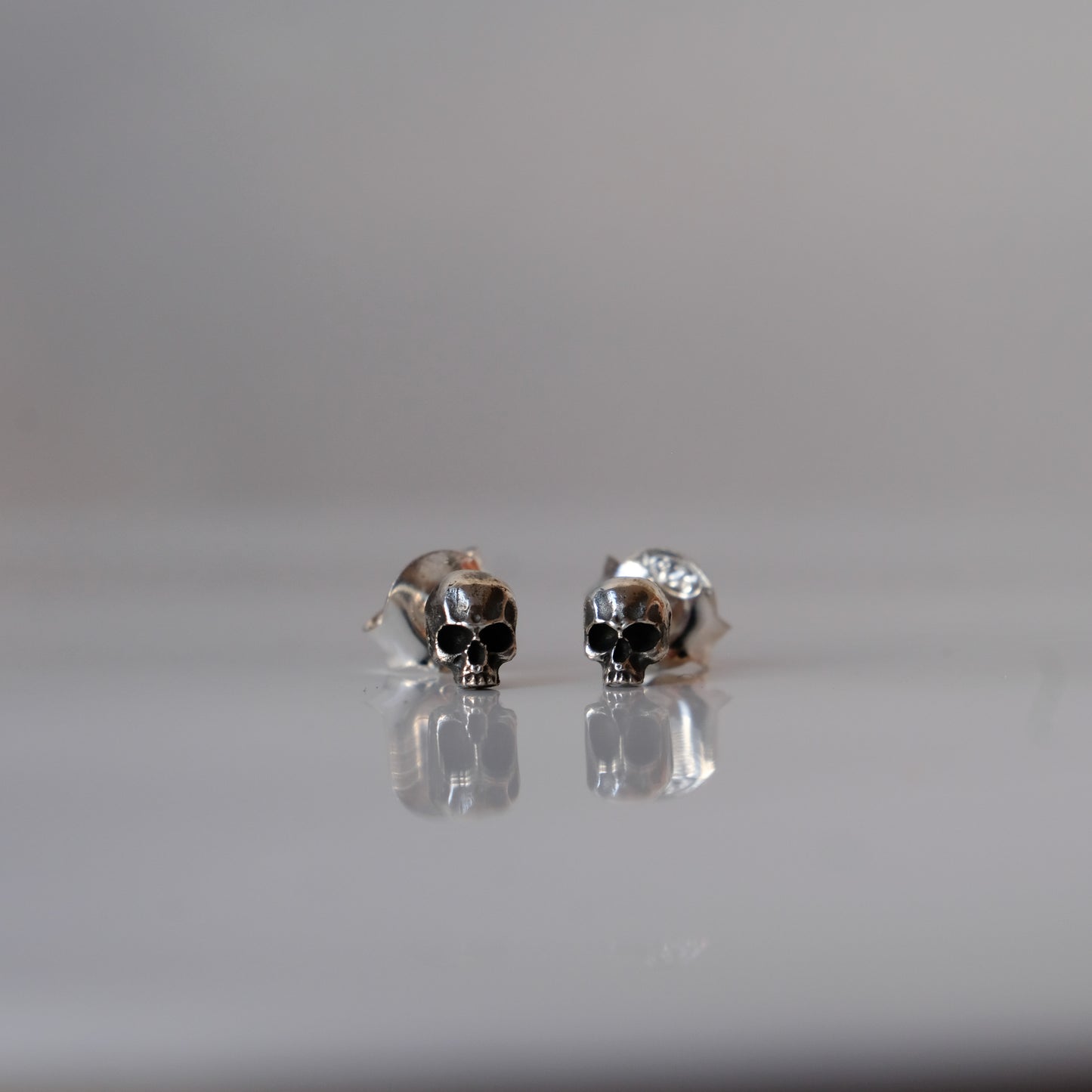 SKULL studs