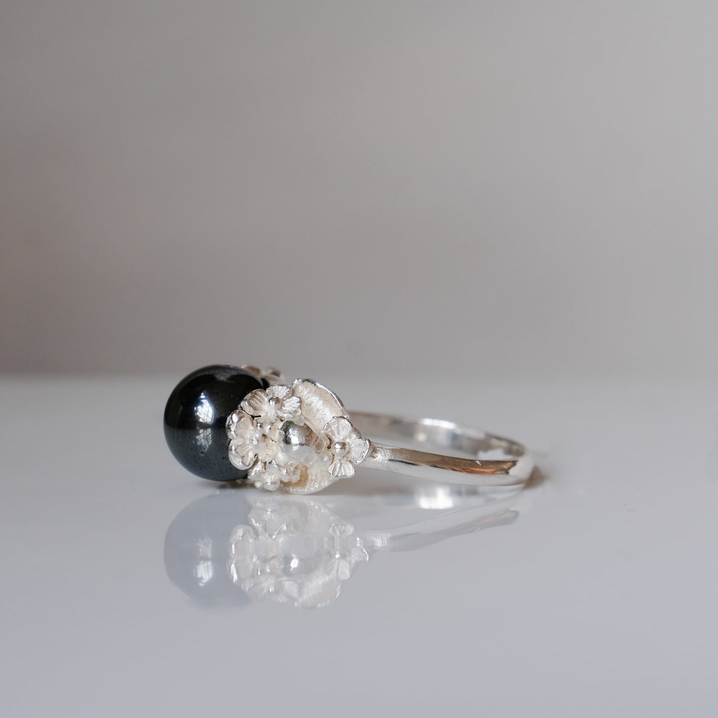 IMMORTELLE II hematite ring