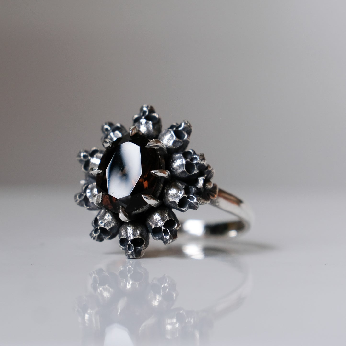 PATES black spinel halo ring