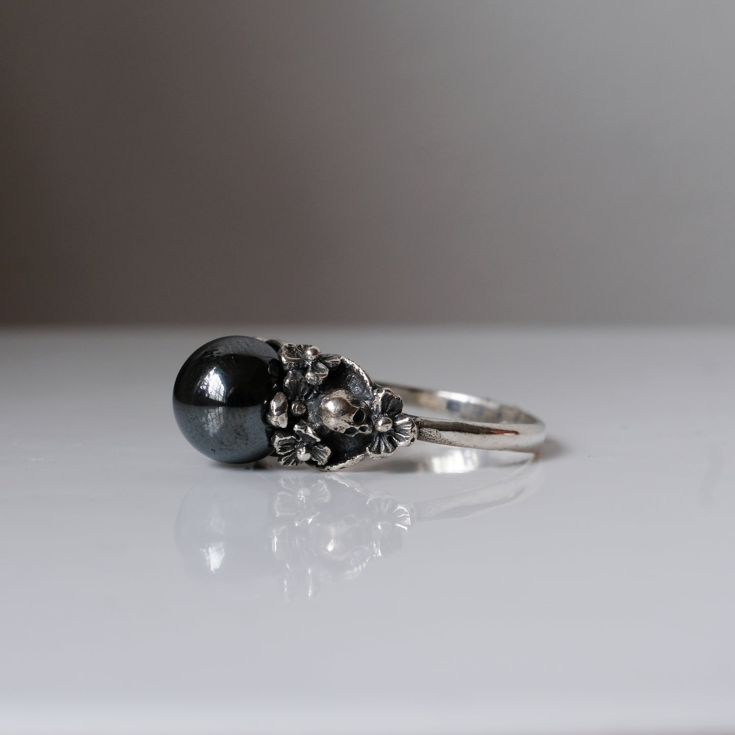 IMMORTELLE II hematite ring